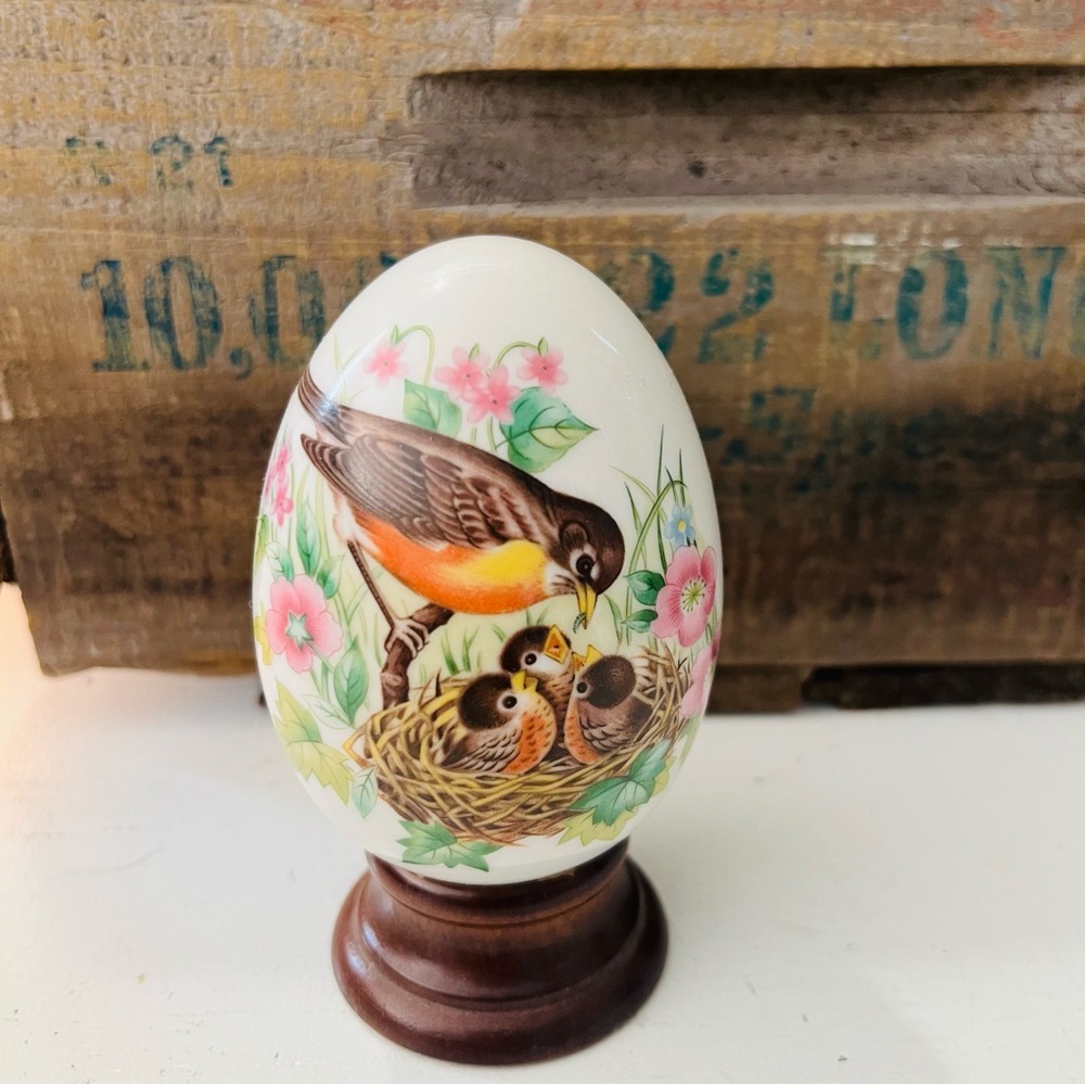 Avon Porcelain Egg - Robins - Every Spring Brings A New Beginning~ Vintage